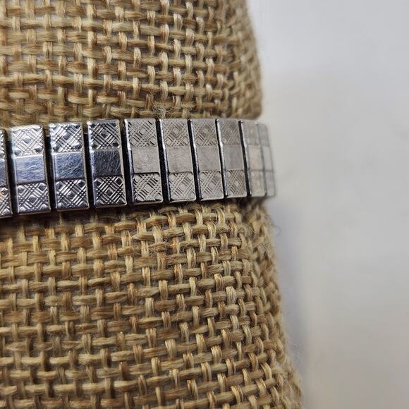 Carriage by Timex Ladies Silver Tone Stretch Band Watch Wristwatch Round Works. - Picture 3 of 7